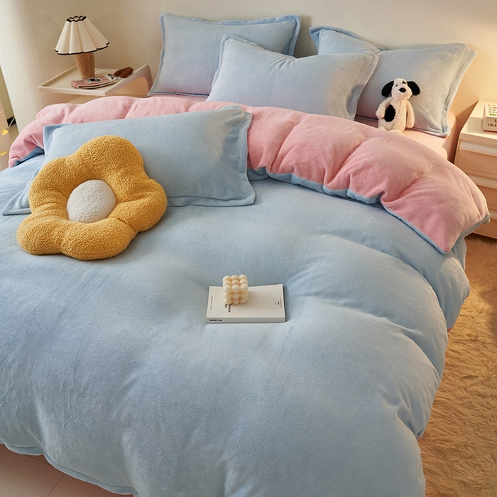 91家纺网 家纺一手货源 找家纺 2025新款多巴胺小红书纯色牛奶绒四件套牛奶绒被套跨境定制-风格二 天蓝粉