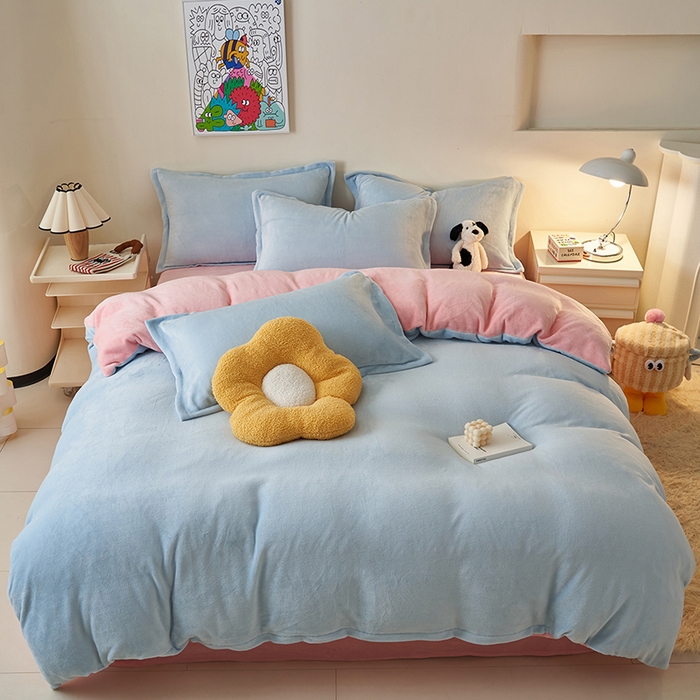 91家纺网 家纺一手货源 找家纺 2025新款多巴胺小红书纯色牛奶绒四件套牛奶绒被套跨境定制-风格二 天蓝粉