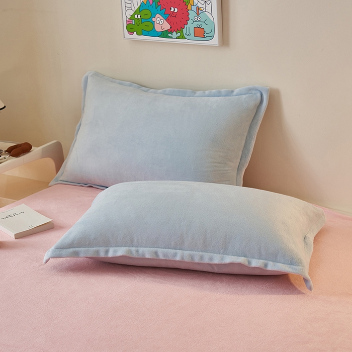 91家纺网 家纺一手货源 找家纺 2025新款多巴胺小红书纯色牛奶绒四件套牛奶绒被套跨境定制-风格二 天蓝粉