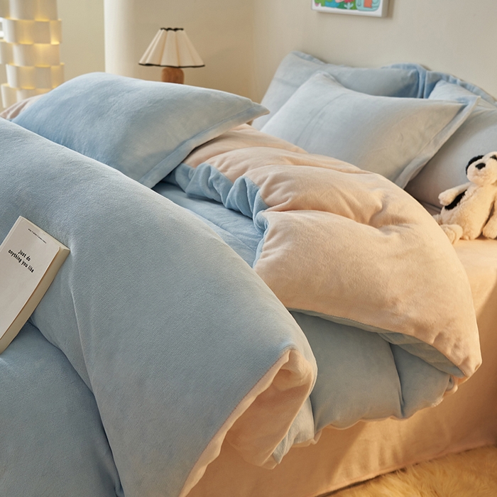 91家纺网 家纺一手货源 找家纺 2025新款多巴胺小红书纯色牛奶绒四件套牛奶绒被套跨境定制-风格二 天蓝奶油