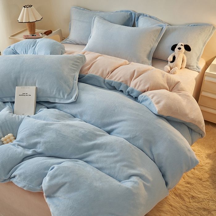 91家纺网 家纺一手货源 找家纺 2025新款多巴胺小红书纯色牛奶绒四件套牛奶绒被套跨境定制-风格二 天蓝奶油