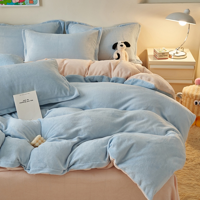 91家纺网 家纺一手货源 找家纺 2025新款多巴胺小红书纯色牛奶绒四件套牛奶绒被套跨境定制-风格二 天蓝奶油