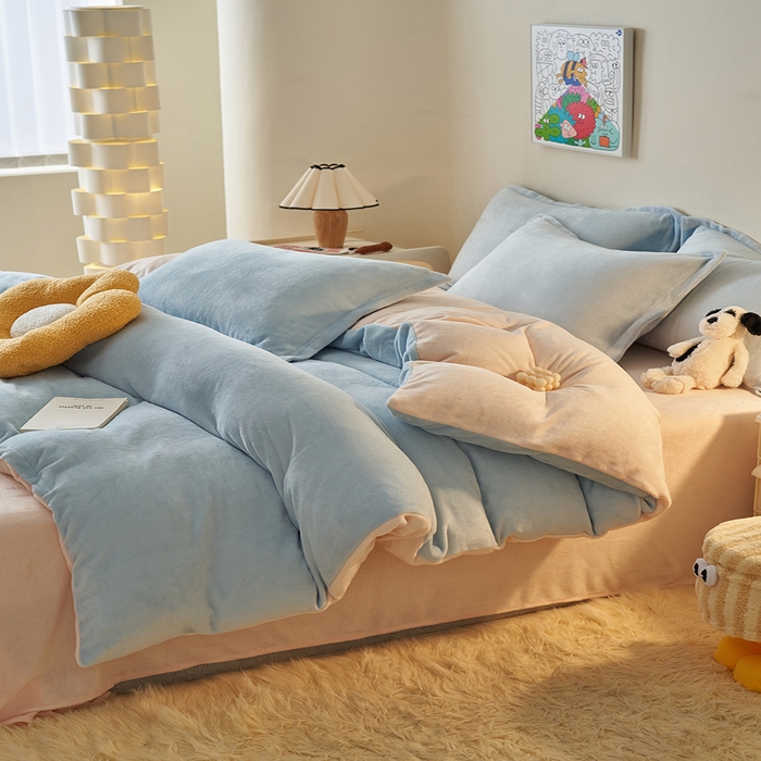 91家纺网 家纺一手货源 找家纺 2025新款多巴胺小红书纯色牛奶绒四件套牛奶绒被套跨境定制-风格二 天蓝奶油