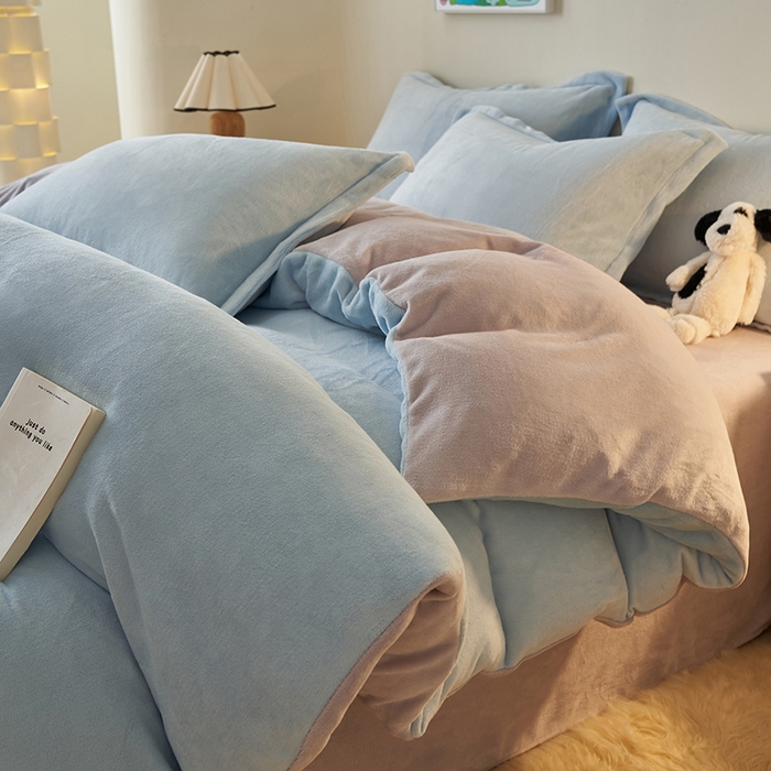 91家纺网 家纺一手货源 找家纺 2025新款多巴胺小红书纯色牛奶绒四件套牛奶绒被套跨境定制-风格二 天蓝灰