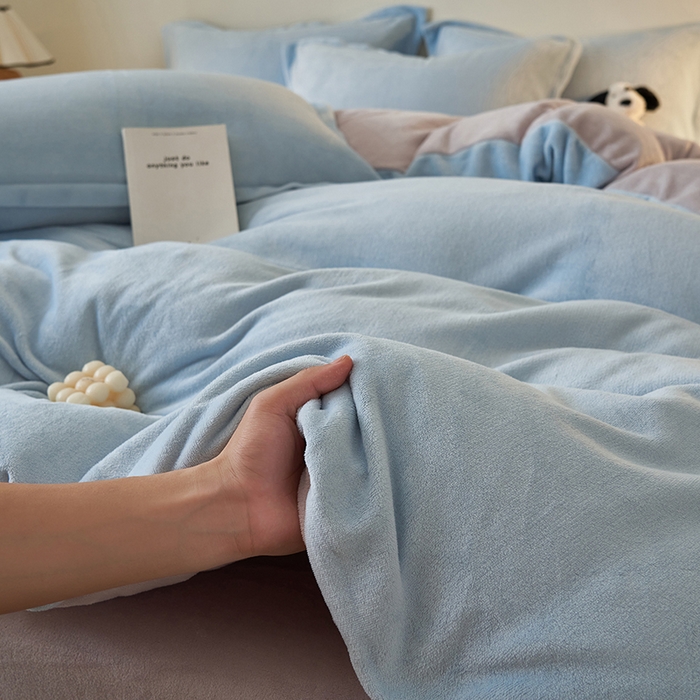 91家纺网 家纺一手货源 找家纺 2025新款多巴胺小红书纯色牛奶绒四件套牛奶绒被套跨境定制-风格二 天蓝灰