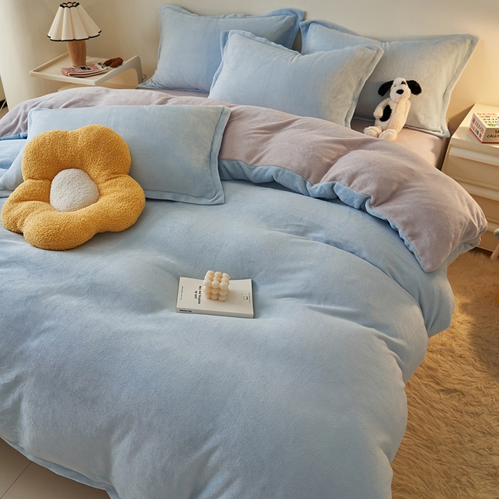 91家纺网 家纺一手货源 找家纺 2025新款多巴胺小红书纯色牛奶绒四件套牛奶绒被套跨境定制-风格二 天蓝灰