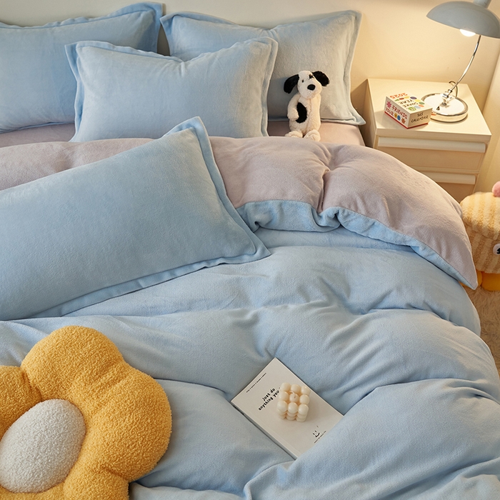91家纺网 家纺一手货源 找家纺 2025新款多巴胺小红书纯色牛奶绒四件套牛奶绒被套跨境定制-风格二 天蓝灰