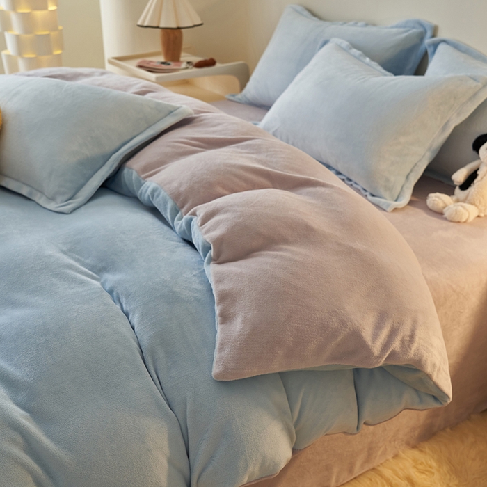 91家纺网 家纺一手货源 找家纺 2025新款多巴胺小红书纯色牛奶绒四件套牛奶绒被套跨境定制-风格二 天蓝灰