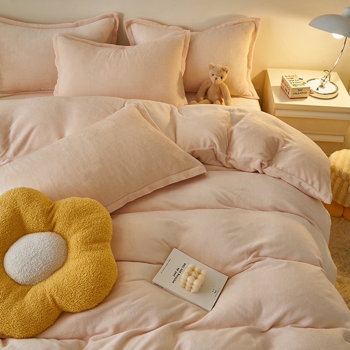91家纺网 家纺一手货源 找家纺 2025新款多巴胺小红书纯色牛奶绒四件套牛奶绒被套跨境定制-风格二 奶油色