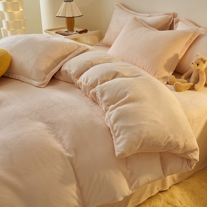 91家纺网 家纺一手货源 找家纺 2025新款多巴胺小红书纯色牛奶绒四件套牛奶绒被套跨境定制-风格二 奶油色