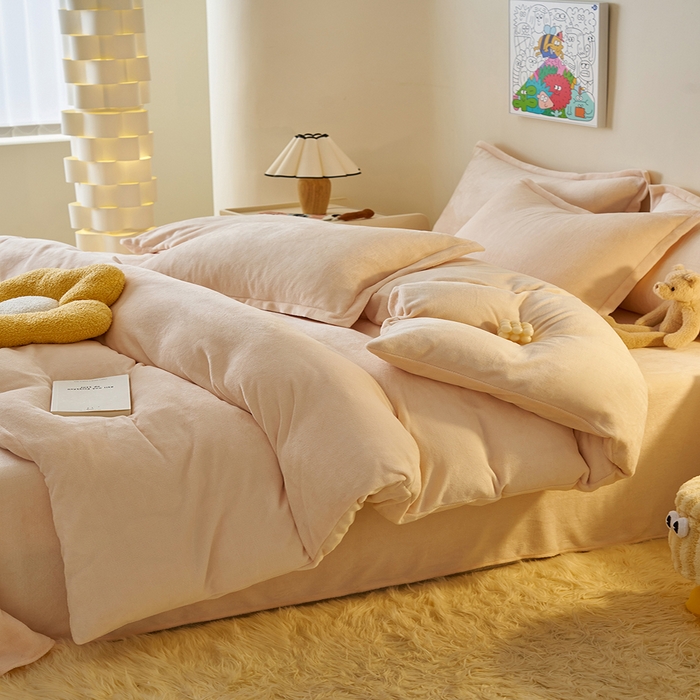 91家纺网 家纺一手货源 找家纺 2025新款多巴胺小红书纯色牛奶绒四件套牛奶绒被套跨境定制-风格二 奶油色