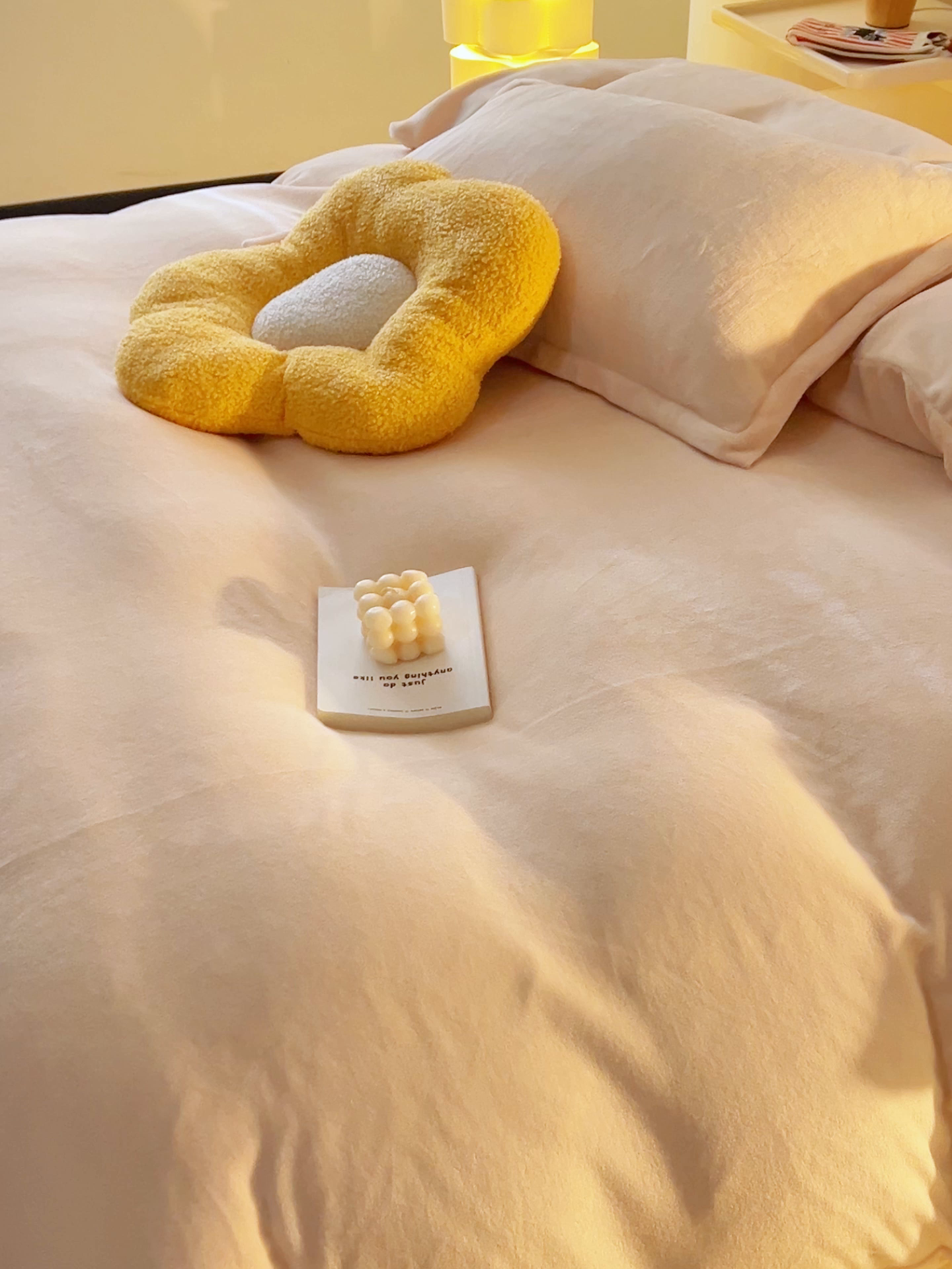 91家纺网 家纺一手货源 找家纺 2025新款多巴胺小红书纯色牛奶绒四件套牛奶绒被套跨境定制-风格二 奶油色