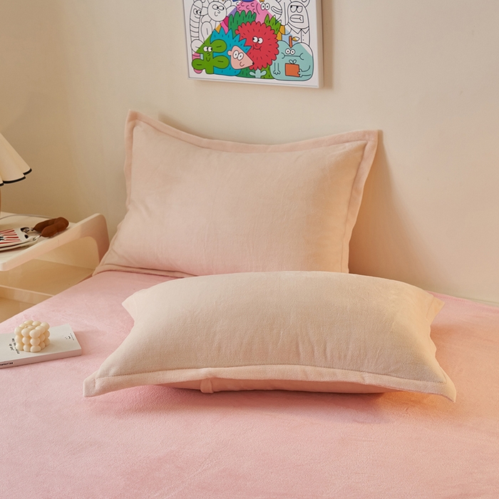 91家纺网 家纺一手货源 找家纺 2025新款多巴胺小红书纯色牛奶绒四件套牛奶绒被套跨境定制-风格二 奶油樱花粉