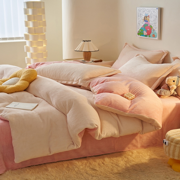 91家纺网 家纺一手货源 找家纺 2025新款多巴胺小红书纯色牛奶绒四件套牛奶绒被套跨境定制-风格二 奶油樱花粉