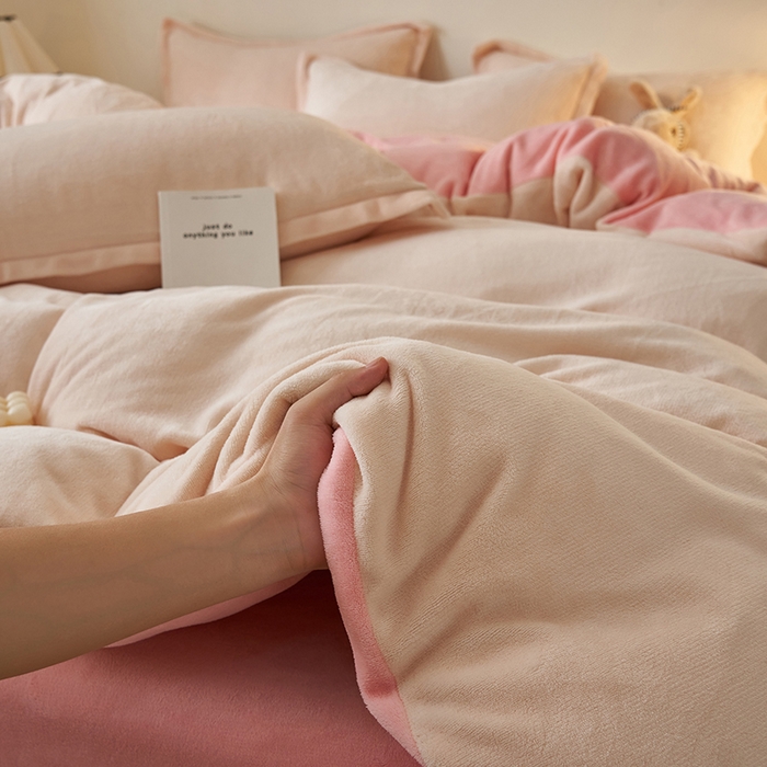 91家纺网 家纺一手货源 找家纺 2025新款多巴胺小红书纯色牛奶绒四件套牛奶绒被套跨境定制-风格二 奶油樱花粉
