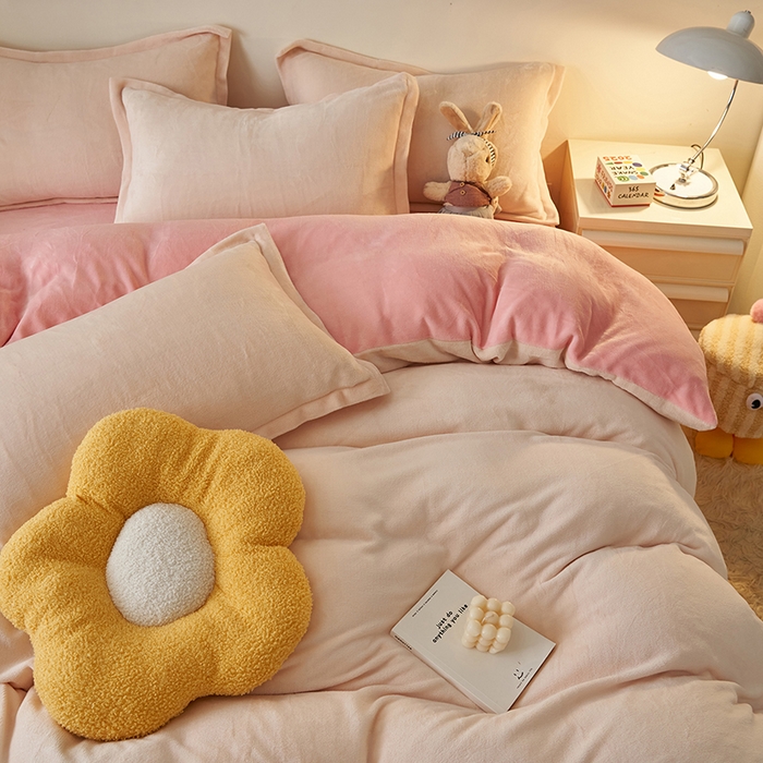 91家纺网 家纺一手货源 找家纺 2025新款多巴胺小红书纯色牛奶绒四件套牛奶绒被套跨境定制-风格二 奶油樱花粉