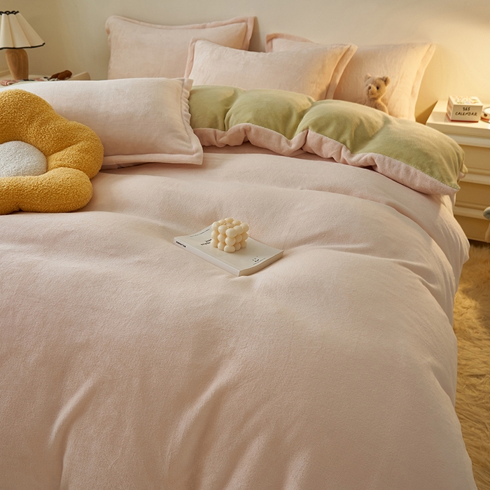 91家纺网 家纺一手货源 找家纺 2025新款多巴胺小红书纯色牛奶绒四件套牛奶绒被套跨境定制-风格二 奶油橄榄绿