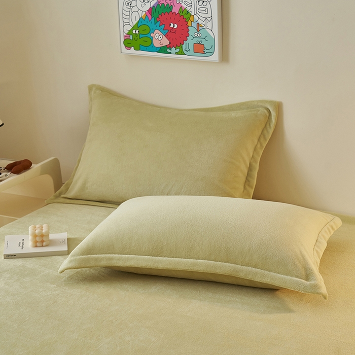 91家纺网 家纺一手货源 找家纺 2025新款多巴胺小红书纯色牛奶绒四件套牛奶绒被套跨境定制-风格二 橄榄绿