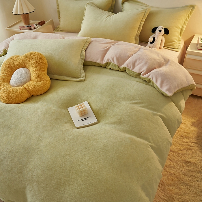 91家纺网 家纺一手货源 找家纺 2025新款多巴胺小红书纯色牛奶绒四件套牛奶绒被套跨境定制-风格二 橄榄绿奶油