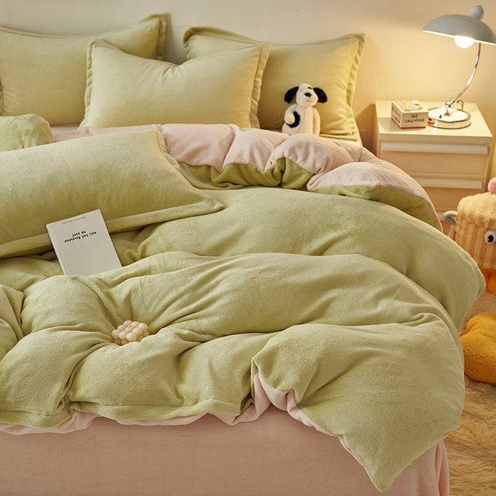 91家纺网 家纺一手货源 找家纺 2025新款多巴胺小红书纯色牛奶绒四件套牛奶绒被套跨境定制-风格二 橄榄绿奶油