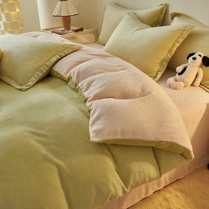 91家纺网 家纺一手货源 找家纺 2025新款多巴胺小红书纯色牛奶绒四件套牛奶绒被套跨境定制-风格二 橄榄绿奶油