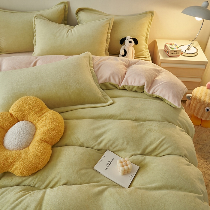 91家纺网 家纺一手货源 找家纺 2025新款多巴胺小红书纯色牛奶绒四件套牛奶绒被套跨境定制-风格二 橄榄绿奶油