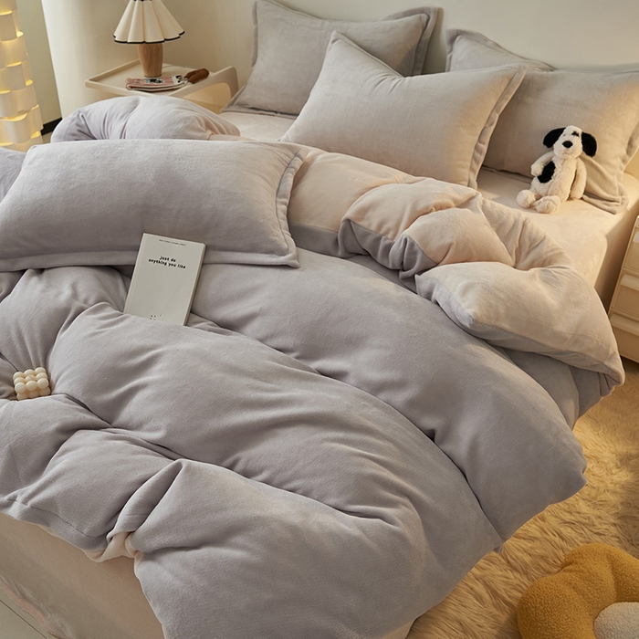 91家纺网 家纺一手货源 找家纺 2025新款多巴胺小红书纯色牛奶绒四件套牛奶绒被套跨境定制-风格二 灰色奶油