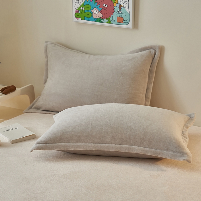 91家纺网 家纺一手货源 找家纺 2025新款多巴胺小红书纯色牛奶绒四件套牛奶绒被套跨境定制-风格二 灰色奶油