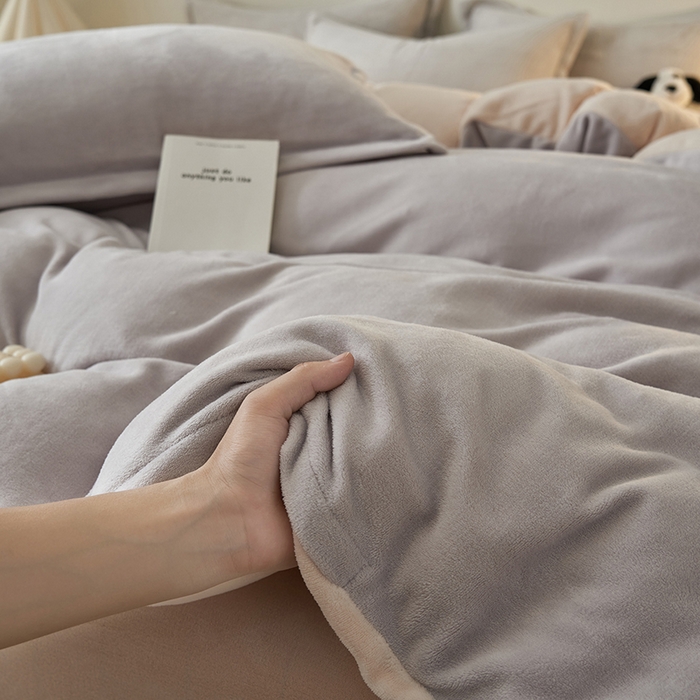 91家纺网 家纺一手货源 找家纺 2025新款多巴胺小红书纯色牛奶绒四件套牛奶绒被套跨境定制-风格二 灰色奶油