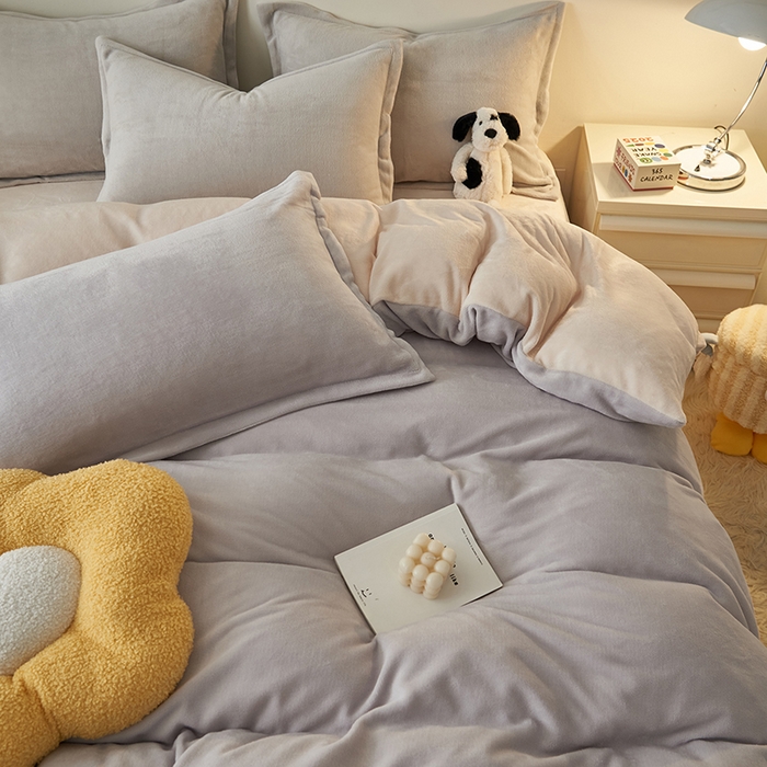 91家纺网 家纺一手货源 找家纺 2025新款多巴胺小红书纯色牛奶绒四件套牛奶绒被套跨境定制-风格二 灰色奶油