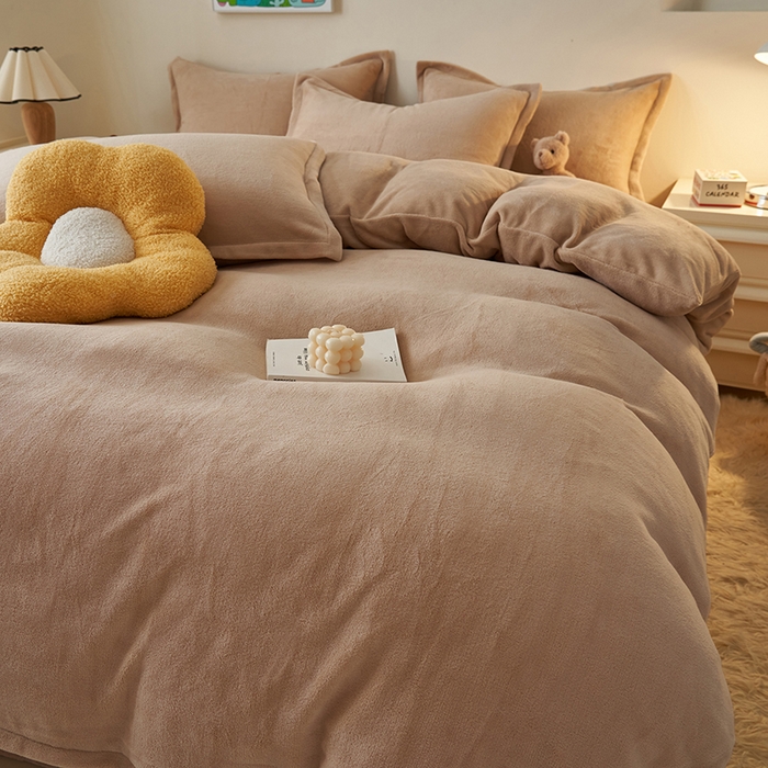 91家纺网 家纺一手货源 找家纺 2025新款多巴胺小红书纯色牛奶绒四件套牛奶绒被套跨境定制-风格二 卡其