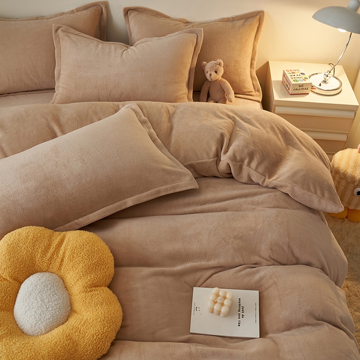 91家纺网 家纺一手货源 找家纺 2025新款多巴胺小红书纯色牛奶绒四件套牛奶绒被套跨境定制-风格二 卡其