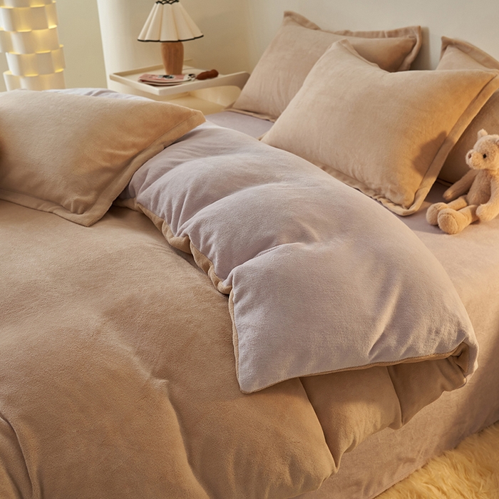 91家纺网 家纺一手货源 找家纺 2025新款多巴胺小红书纯色牛奶绒四件套牛奶绒被套跨境定制-风格二 卡其灰色