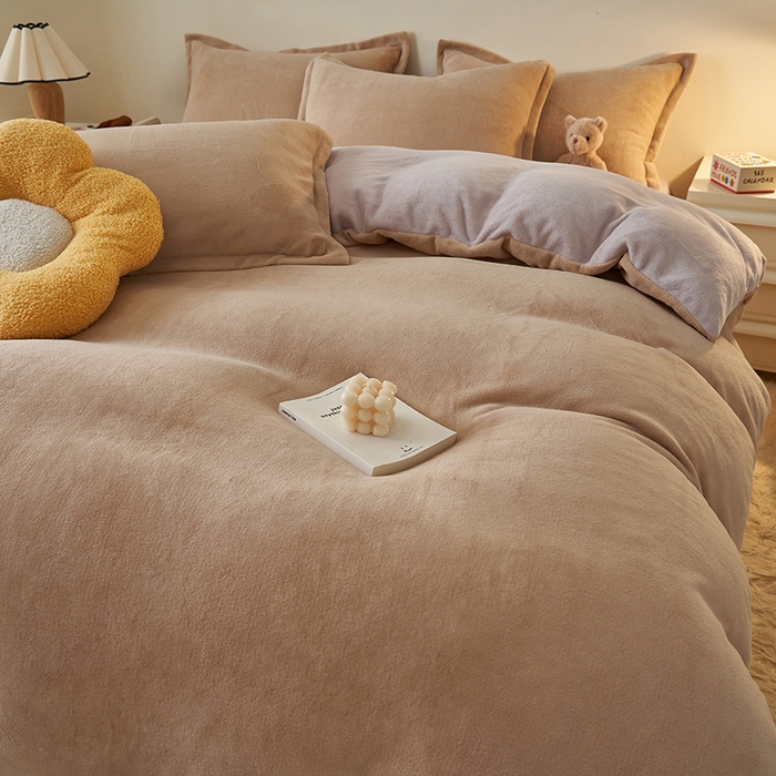 91家纺网 家纺一手货源 找家纺 2025新款多巴胺小红书纯色牛奶绒四件套牛奶绒被套跨境定制-风格二 卡其灰色