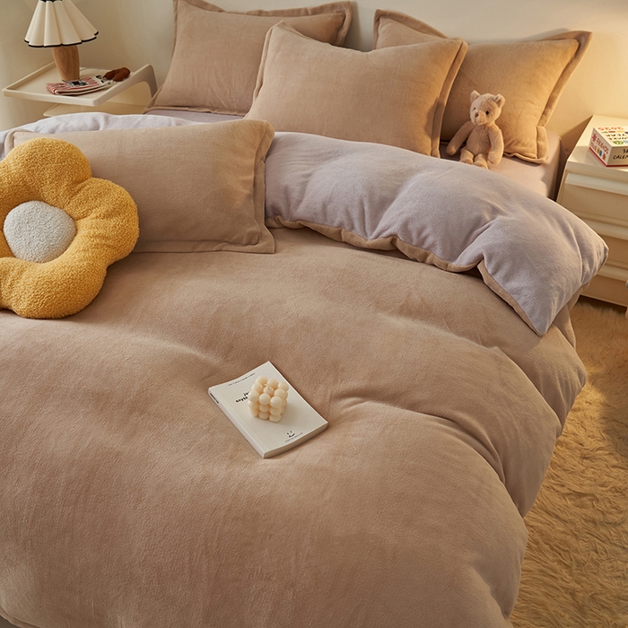 91家纺网 家纺一手货源 找家纺 2025新款多巴胺小红书纯色牛奶绒四件套牛奶绒被套跨境定制-风格二 卡其灰色