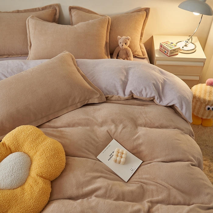 91家纺网 家纺一手货源 找家纺 2025新款多巴胺小红书纯色牛奶绒四件套牛奶绒被套跨境定制-风格二 卡其灰色