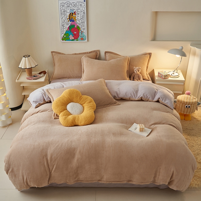 91家纺网 家纺一手货源 找家纺 2025新款多巴胺小红书纯色牛奶绒四件套牛奶绒被套跨境定制-风格二 卡其灰色