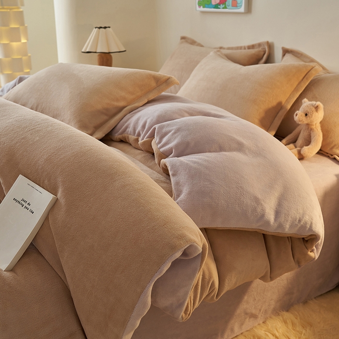 91家纺网 家纺一手货源 找家纺 2025新款多巴胺小红书纯色牛奶绒四件套牛奶绒被套跨境定制-风格二 卡其灰色