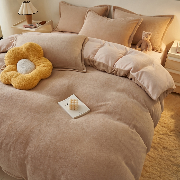 91家纺网 家纺一手货源 找家纺 2025新款多巴胺小红书纯色牛奶绒四件套牛奶绒被套跨境定制-风格二 卡其奶油