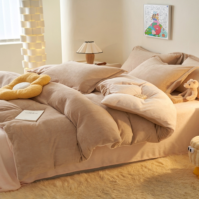 91家纺网 家纺一手货源 找家纺 2025新款多巴胺小红书纯色牛奶绒四件套牛奶绒被套跨境定制-风格二 卡其奶油