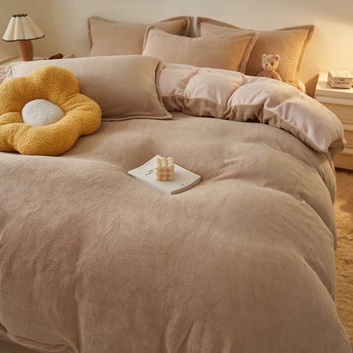 91家纺网 家纺一手货源 找家纺 2025新款多巴胺小红书纯色牛奶绒四件套牛奶绒被套跨境定制-风格二 卡其奶油