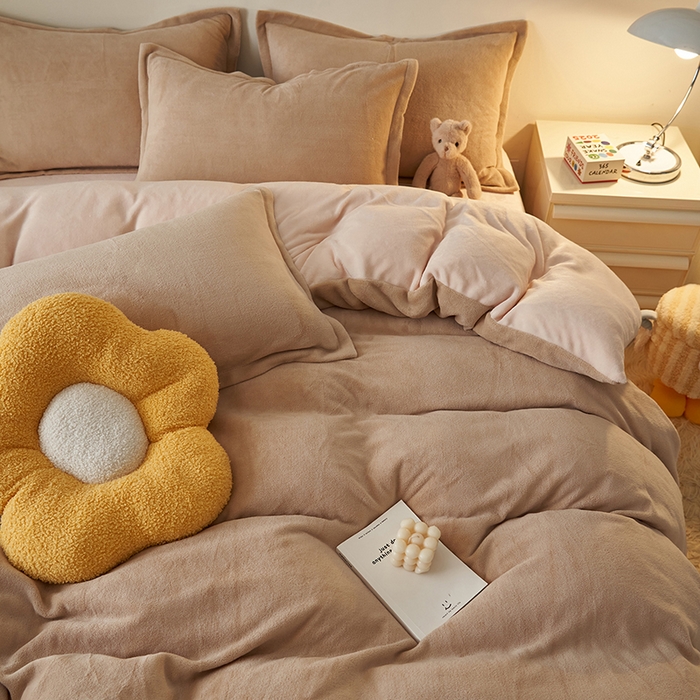 91家纺网 家纺一手货源 找家纺 2025新款多巴胺小红书纯色牛奶绒四件套牛奶绒被套跨境定制-风格二 卡其奶油