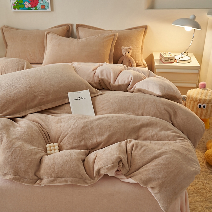 91家纺网 家纺一手货源 找家纺 2025新款多巴胺小红书纯色牛奶绒四件套牛奶绒被套跨境定制-风格二 卡其奶油