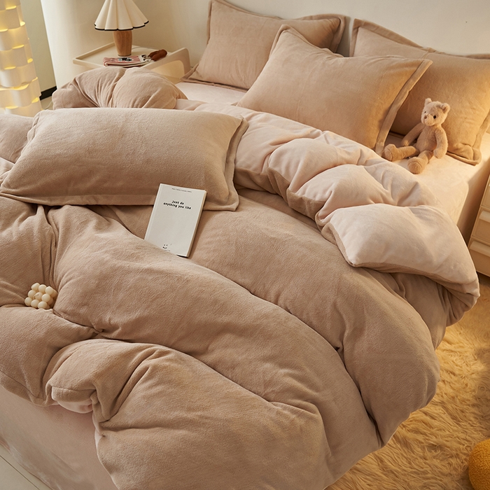 91家纺网 家纺一手货源 找家纺 2025新款多巴胺小红书纯色牛奶绒四件套牛奶绒被套跨境定制-风格二 卡其奶油