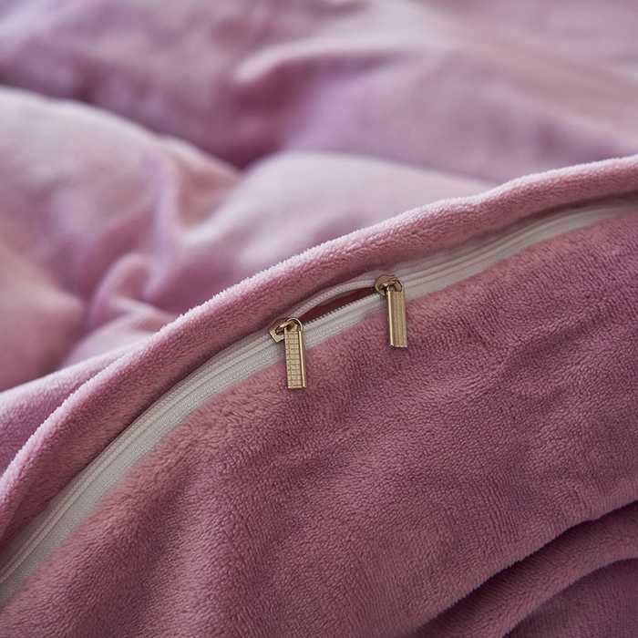 91家纺网 家纺一手货源 找家纺 2025新款多巴胺小红书纯色牛奶绒四件套牛奶绒被套跨境定制-风格二 优雅紫