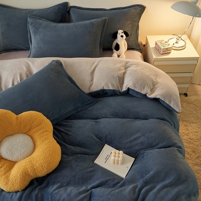 91家纺网 家纺一手货源 找家纺 2025新款多巴胺小红书纯色牛奶绒四件套牛奶绒被套跨境定制-风格二 宾利蓝灰