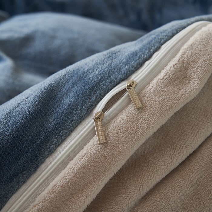 91家纺网 家纺一手货源 找家纺 2025新款多巴胺小红书纯色牛奶绒四件套牛奶绒被套跨境定制-风格二 宾利蓝灰