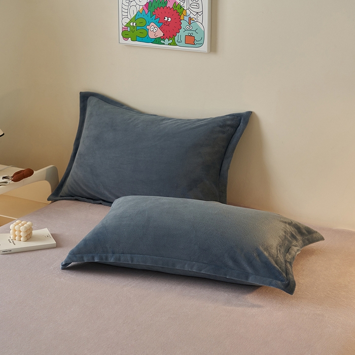 91家纺网 家纺一手货源 找家纺 2025新款多巴胺小红书纯色牛奶绒四件套牛奶绒被套跨境定制-风格二 宾利蓝灰