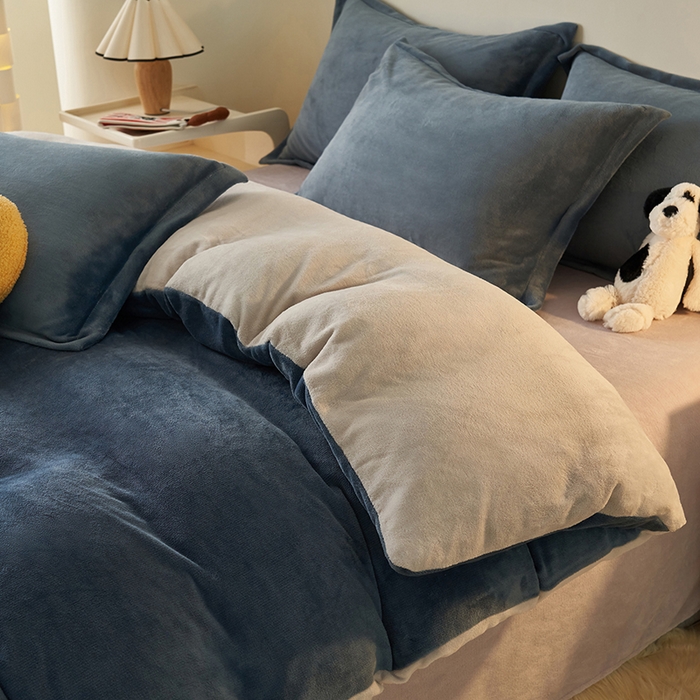 91家纺网 家纺一手货源 找家纺 2025新款多巴胺小红书纯色牛奶绒四件套牛奶绒被套跨境定制-风格二 宾利蓝灰