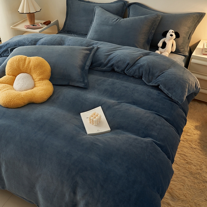 91家纺网 家纺一手货源 找家纺 2025新款多巴胺小红书纯色牛奶绒四件套牛奶绒被套跨境定制-风格二 宾利蓝